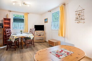 Dining - Bungalow 'BungalowArkona Bgl 1' with Private Terrace and Wi-Fi (Dranske)