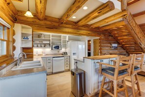 Fridge, microwave, oven, stovetop - Spacious Rifle Cabin w/ Deck + Mountain Views! (Rifle)