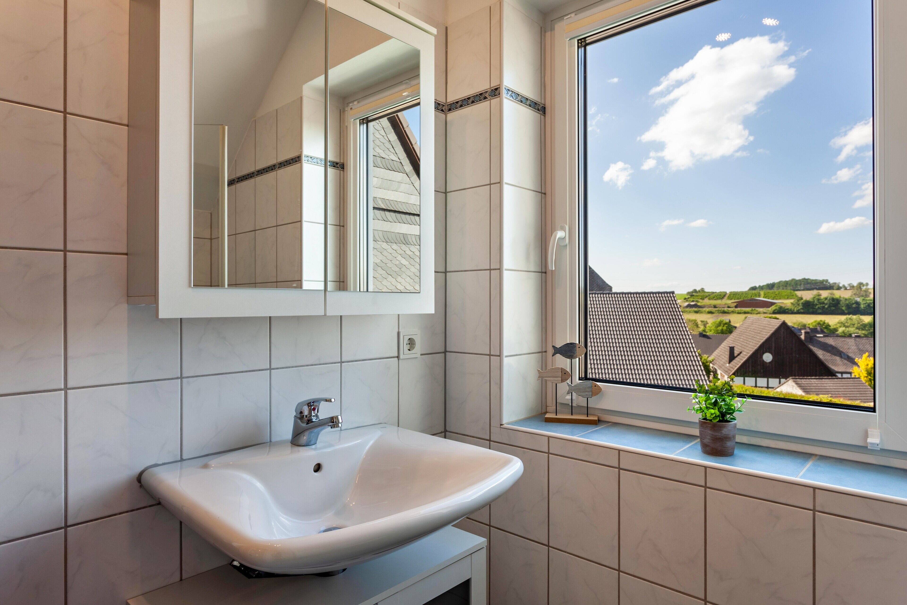 Dusche, kostenlose Toilettenartikel, Haartrockner, Handtücher