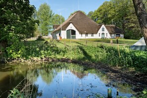 Exterior - Holiday Apartment 'Fewo 5' with Private Terrace, Shared Garden and Wi-Fi (Oldenswort)