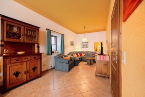 TV, tavolo da ping pong