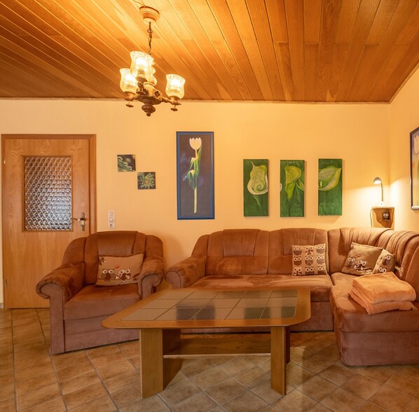 TV, mesa de pingue-pongue