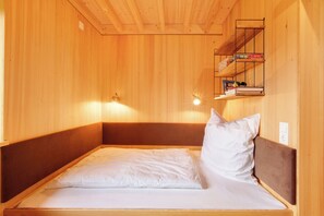 2 bedrooms, free WiFi, bed sheets - Holiday Home 'Tinyhaus Am Bussen' with Private Terrace and Private Garden (Unlingen)