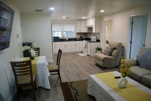 Interior - Cozy, comfy,quiet &close to casinos (Montville)