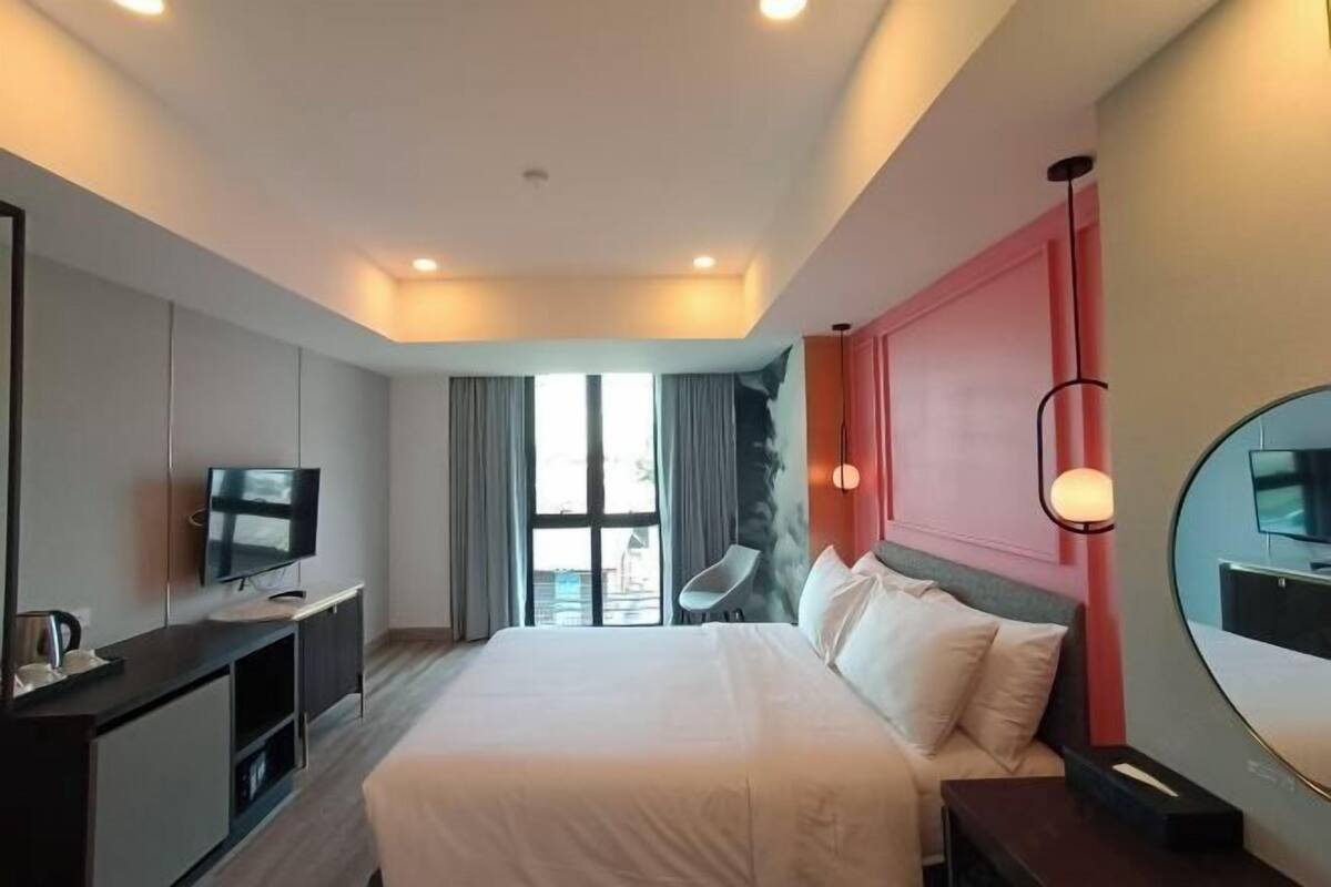 In-room safe, desk, laptop workspace, soundproofing