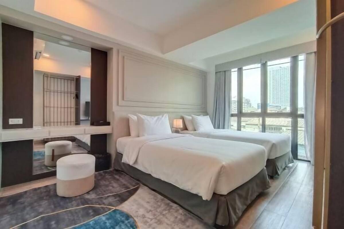 In-room safe, desk, laptop workspace, soundproofing