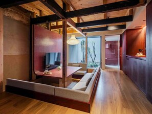 Casa tradicional, 2 habitaciones, vistas al jardín | Zona de estar | Una televisión de pantalla plana, suelo radiante