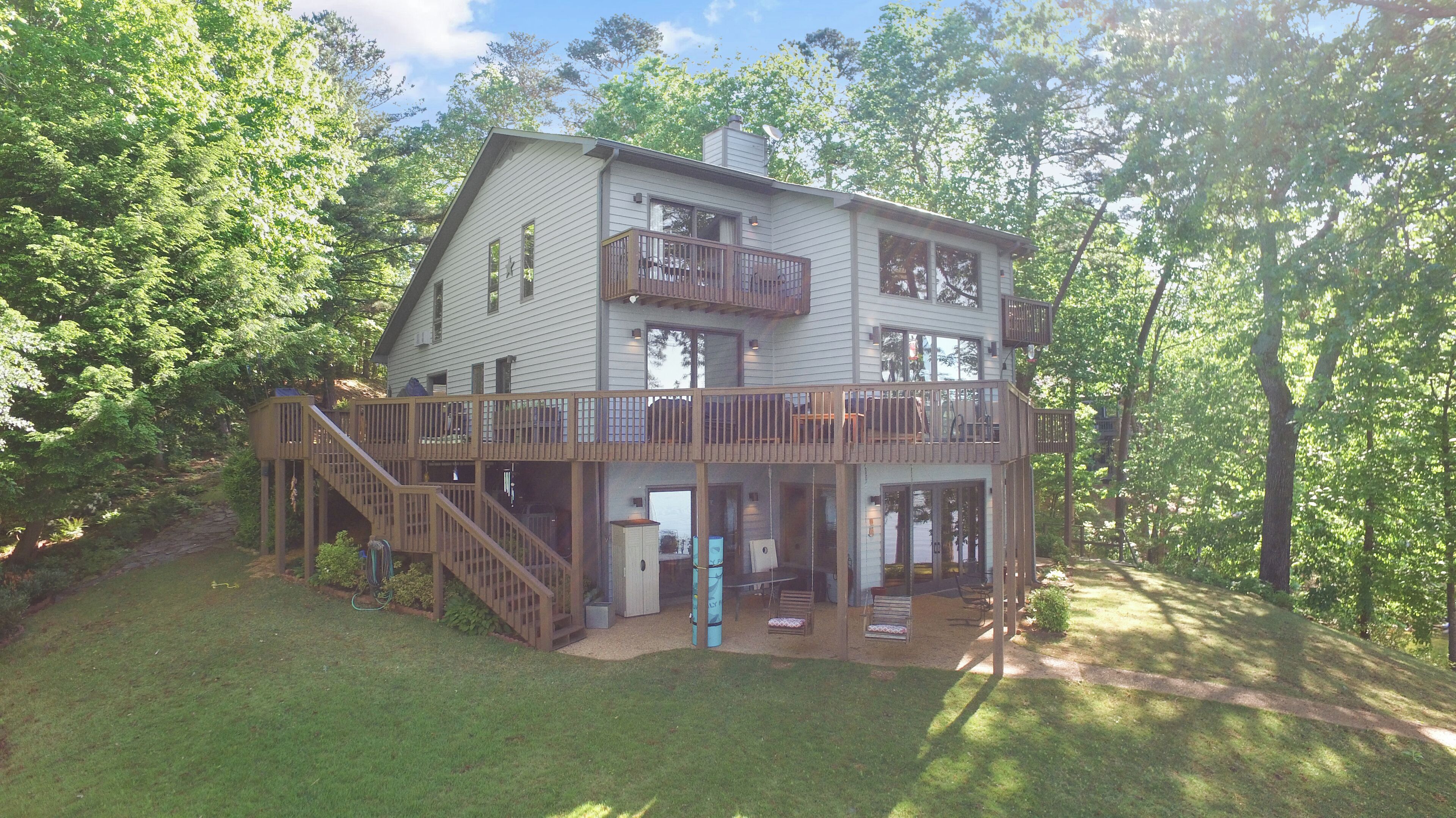 Welcome to Rivendell at Smith Lake- perfect retreat on a spectacular point