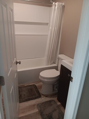 Hair dryer, towels, soap, shampoo - Western Themed Cabin (Quartzsite)