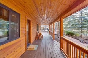 Terrace/patio - 6Br | Hot Tub + Game room + Ping Pong + Fire Pit (Pinetop-Lakeside)