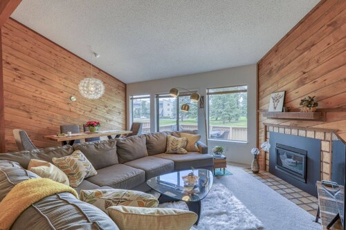 Pristine Pines: Bright Uptown Condo w/ Cozy Fireplace, Large Deck, Mountain Views, Walk to Amenities