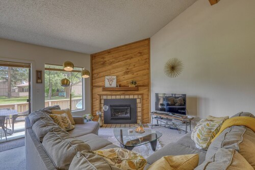 Pristine Pines: Bright Uptown Condo w/ Cozy Fireplace, Large Deck, Mountain Views, Walk to Amenities