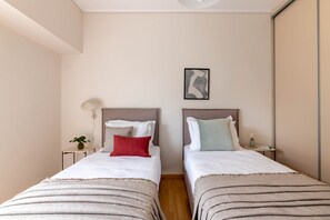 3 bedrooms, desk, iron/ironing board, free WiFi