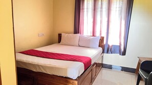 Standardzimmer | Hochwertige Bettwaren, Schreibtisch, kostenloses WLAN, Bettwäsche