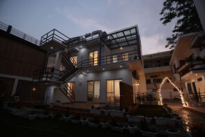 Front of property – evening/night - Krita Retreat (Dehradun)
