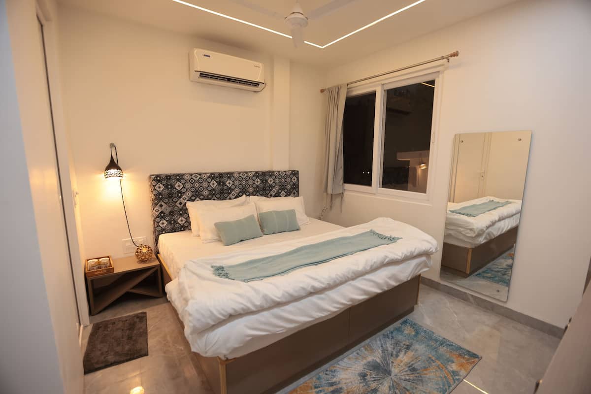 1 bilik tidur, peralatan tempat tidur premium, meja, Wi-fi percuma