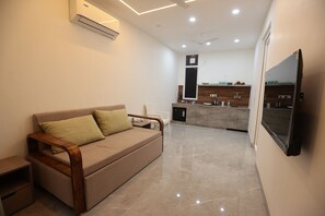 Classic Villa | Private kitchen | Mini-fridge, electric kettle, freezer - Krita Retreat (Dehradun)