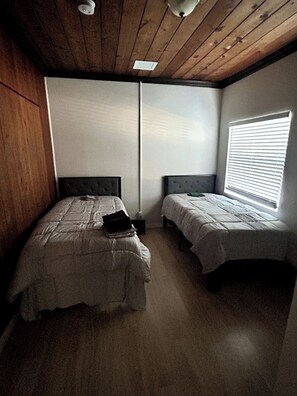 4 soverom, skrivebord, strykejern/-brett og wi-fi (inkludert)