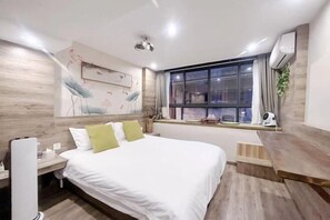A hotel room with a bed, bedside table, window, and wall art. - Yunlu Music Homestay (Zhujiajiao Scenic Area) (Shanghai)
