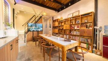 المنشأة من الداخل