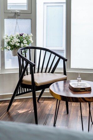 Desk, free WiFi, bed sheets - New HoLo Le Thanh Ton SaiGon (Ho Chi Minh City)