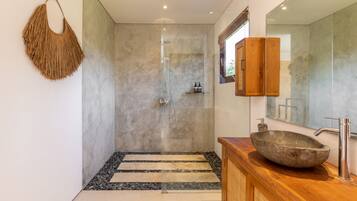 Luxury Villa, 4 Bedrooms, Non Smoking, Garden View | Bathroom