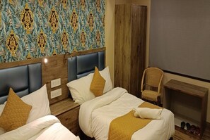 Deluxe Double Room | Desk, laptop workspace, free WiFi, bed sheets