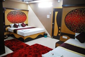 Desk, laptop workspace, free WiFi, bed sheets