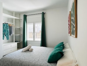 2 chambres, lit parapluie, Wi-Fi gratuit, draps fournis