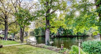 Relaxing Riverside 10 Minutes to Shipshewana
