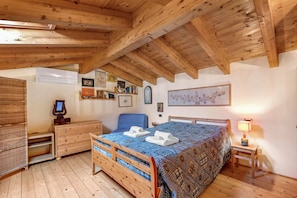 1 bedroom, free WiFi, bed sheets - Grotten Loft with lake view and pool (Toscolano Maderno)