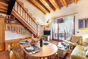 สแตนดาร์ดอพาร์ทเมนท์, หลายห้องนอน (Grotten Loft with lake view & pool) | ร้านอาหาร