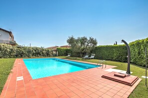 Seasonal outdoor pool - Grotten Loft with lake view and pool (Toscolano Maderno)