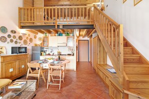 Standard Apartment, Multiple Bedrooms (Grotten Loft with lake view & pool) | Private kitchen | Fridge, microwave, stovetop, coffee/tea maker - Grotten Loft with lake view and pool (Toscolano Maderno)