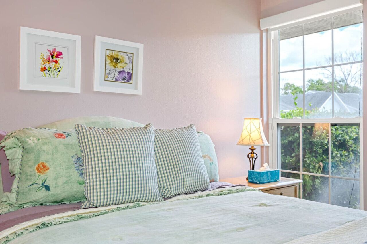 2 bedrooms, desk, iron/ironing board, WiFi