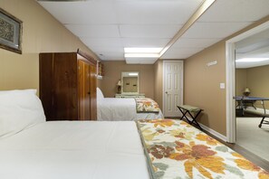 3 habitaciones, escritorio, tabla de planchar con plancha y wifi gratis