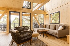 TV - Superior Chalet III with Sauna & Hot Tub (Turrach)