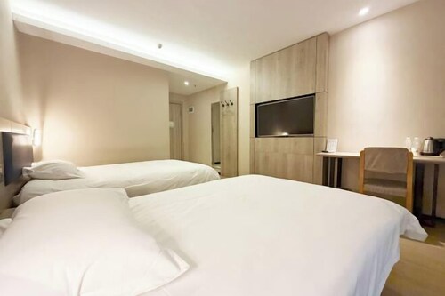 Meet Maple Hotel