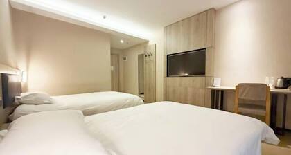 Meet Maple Hotel