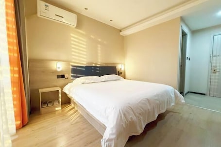 Room. Meet Maple Hotel