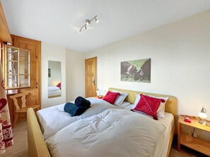 4 Schlafzimmer, Bügeleisen/Bügelbrett, kostenloses WLAN, Bettwäsche