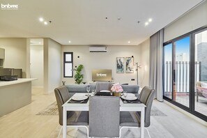 Apartment, 3 Bedrooms, Kitchen | In-room dining