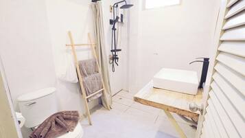 Hydromassage showerhead, hair dryer, bathrobes, slippers