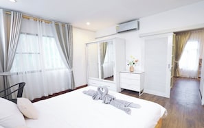 Family Villa | In-room safe, free WiFi, bed sheets