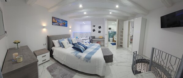 2 bedrooms, desk, WiFi, bed sheets