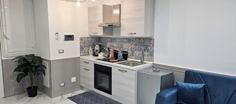 Centrally located near the sea, capri, station for sorrento, Pompeii,Vesuvius