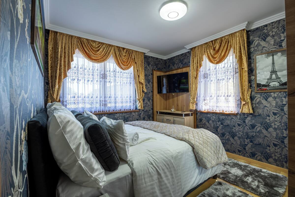 Business Studio Suite, Park View | In-room safe, desk, blackout curtains, iron/ironing board (on request)