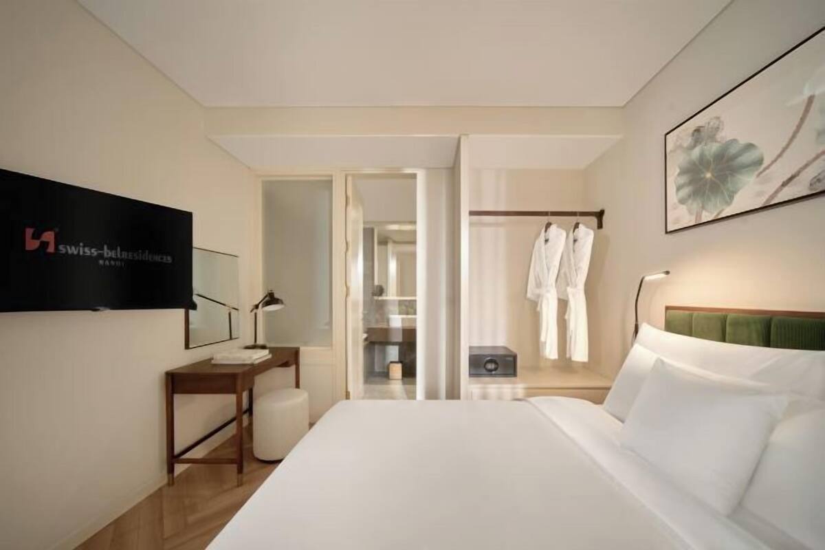 Minibar, caja fuerte, escritorio y espacio para trabajar con un portátil