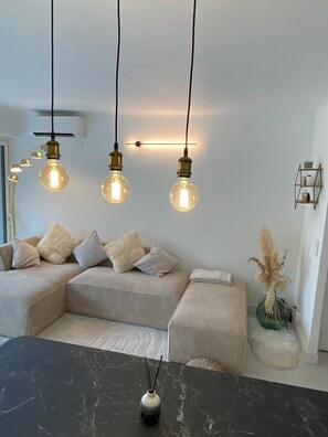 Living area - Charmant Appartement Avec vue mer et Accès Plages (Cannes)