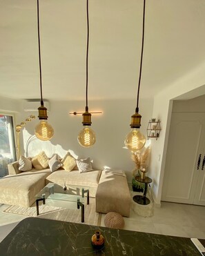 Living area - Charmant Appartement Avec vue mer et Accès Plages (Cannes)